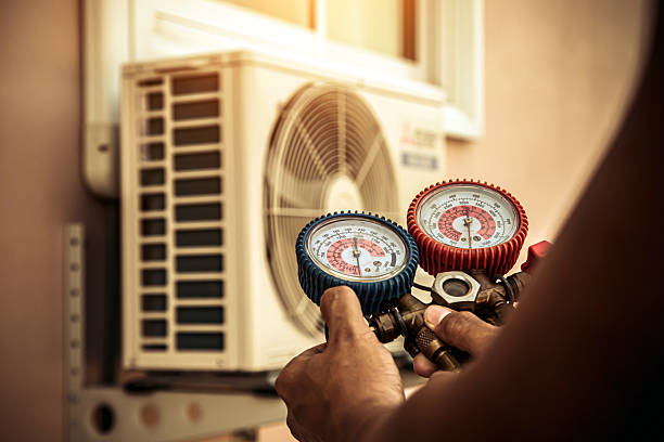 Professional Ac Installation technician working in Ridgetop, TN